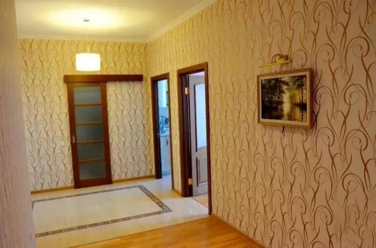 Предлагается к продаже двухкомнатная квартира в Диске на Маяковского