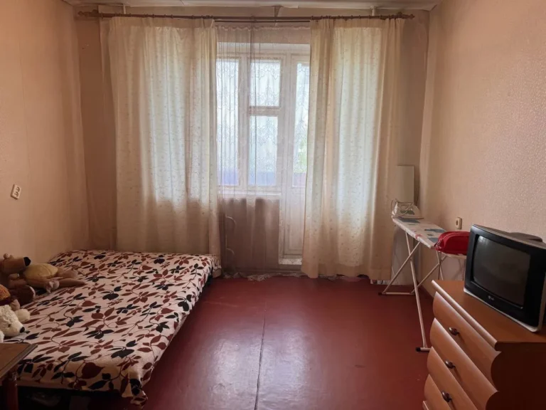 1-к квартира на Артёме, Киевский р-н, мебель остается